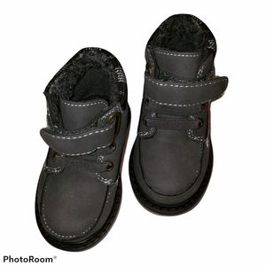 Cat & Jack children size 4 boots. New